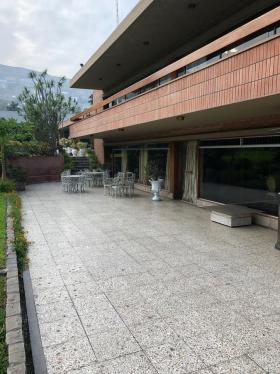 Casa de 5 dormitorios y 6 baños ubicado en Santiago De Surco