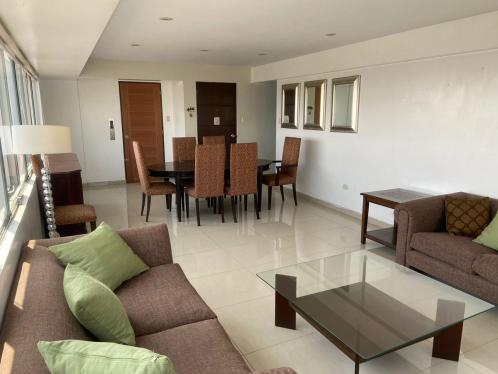 Departamento de 4 dormitorios y 2 baños ubicado en Santiago De Surco