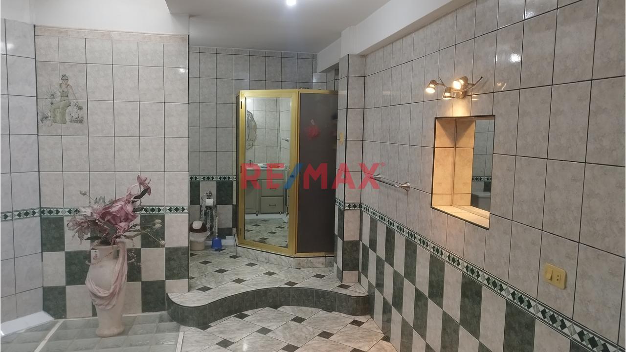Casa en Venta ubicado en Av. Del Parque Casa en Venta ubicado en Av. Del Parque