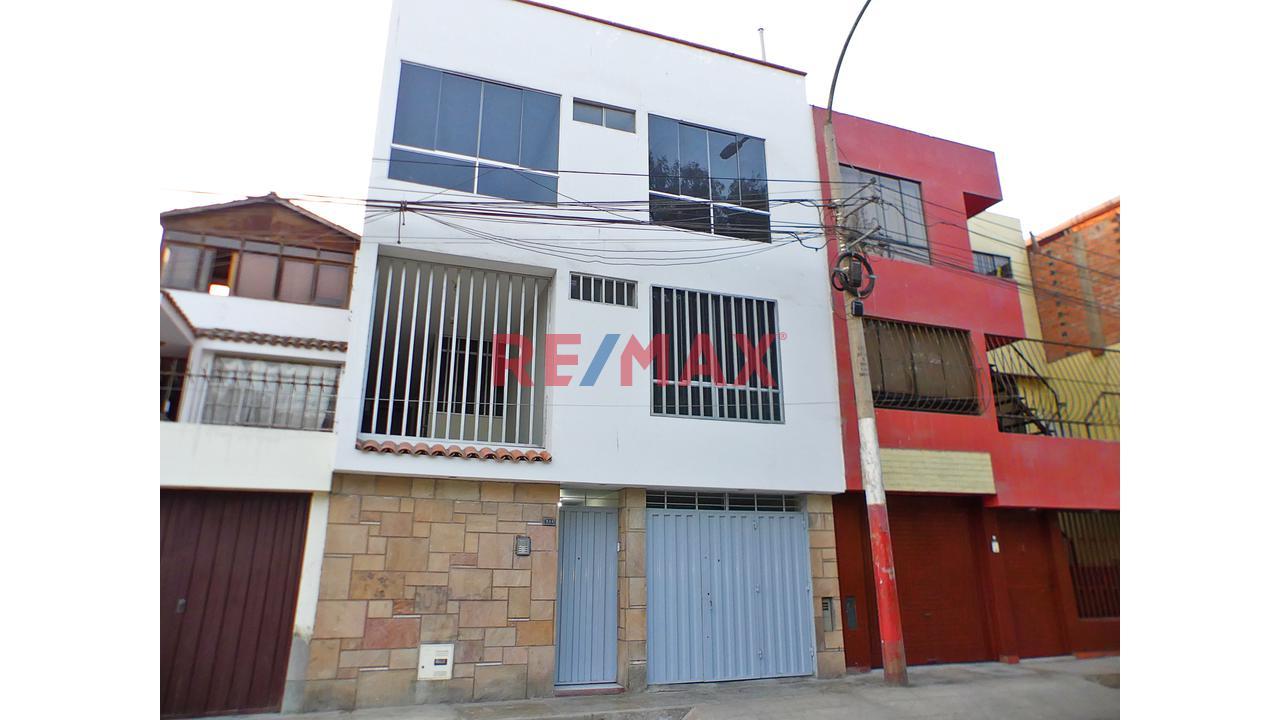 Casa en Venta ubicado en San Martin De Porres a $345,000 Casa en Venta ubicado en San Martin De Porres a $345,000