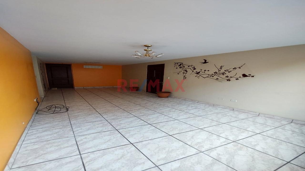 Departamento de 3 dormitorios y 2 baños ubicado en San Martin De Porres Departamento de 3 dormitorios y 2 baños ubicado en San Martin De Porres