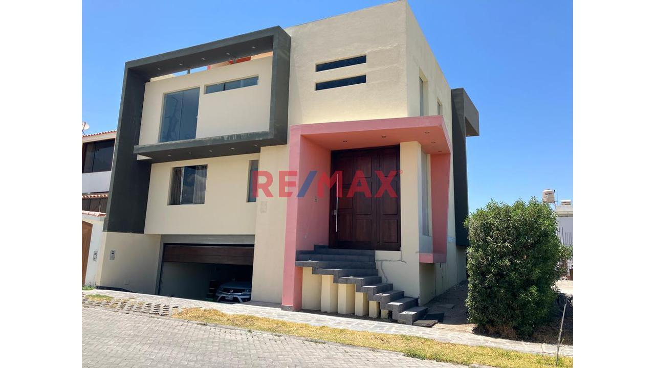 Casa en Venta ubicado en Cayma a $550,000