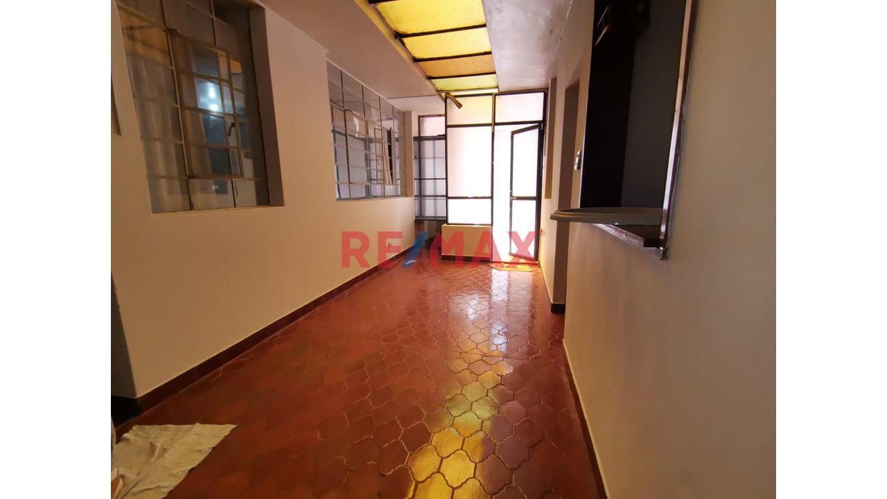 Local comercial en Alquiler ubicado en Calle Comandante Ruiz Local comercial en Alquiler ubicado en Calle Comandante Ruiz