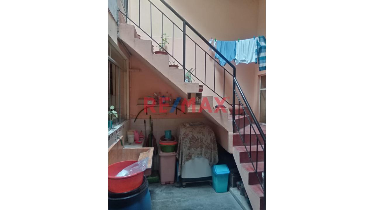Casa de 8 dormitorios y 3 baños ubicado en Ate Vitarte Casa de 8 dormitorios y 3 baños ubicado en Ate Vitarte