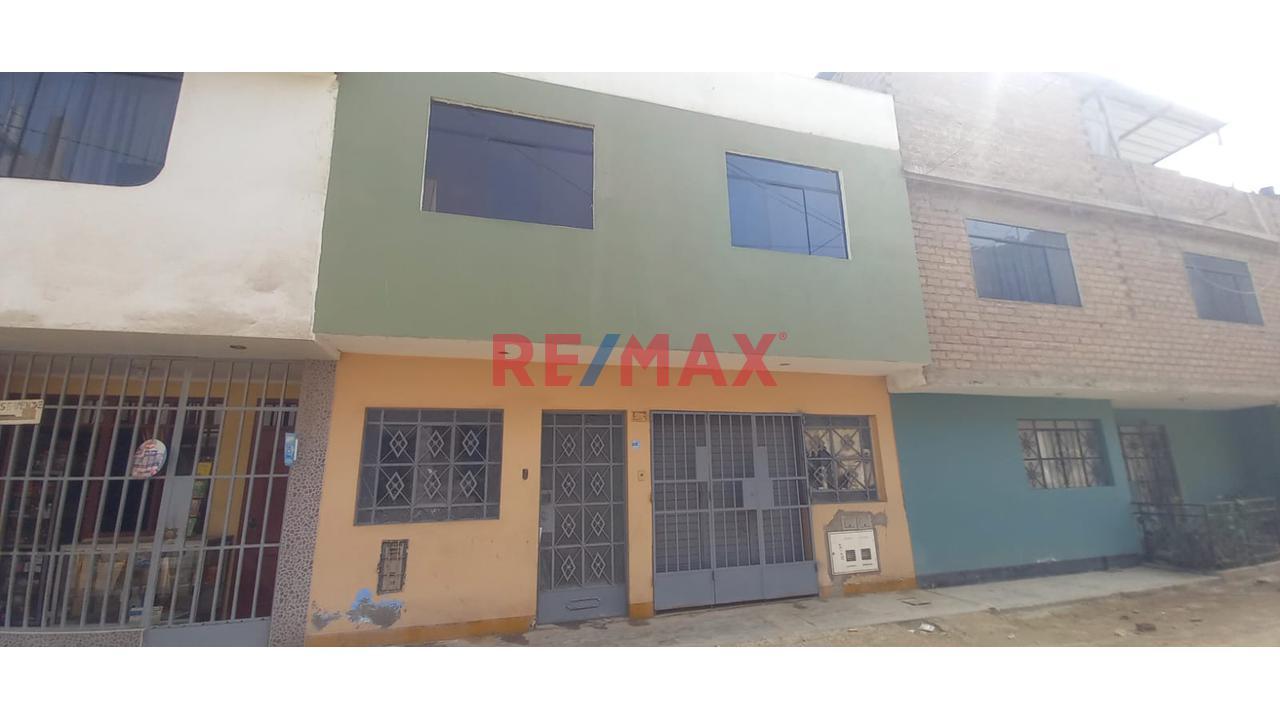 Casa de 7 dormitorios y 4 baños ubicado en Ate Vitarte Casa de 7 dormitorios y 4 baños ubicado en Ate Vitarte