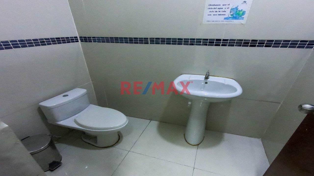 Local comercial en Alquiler ubicado en Av. Alipio Ponce Local comercial en Alquiler ubicado en Av. Alipio Ponce