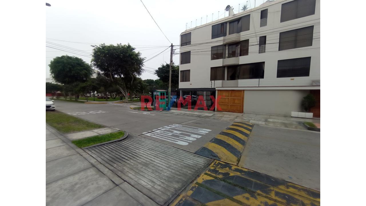Departamento de 3 dormitorios ubicado en San Borja Departamento de 3 dormitorios ubicado en San Borja