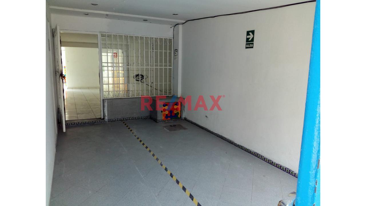 Amplio Local comercial ubicado en Ate Vitarte Amplio Local comercial ubicado en Ate Vitarte