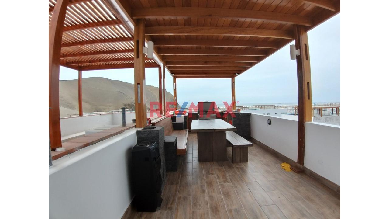 Casa de Playa de 5 dormitorios ubicado en Cerro Azul Casa de Playa de 5 dormitorios ubicado en Cerro Azul