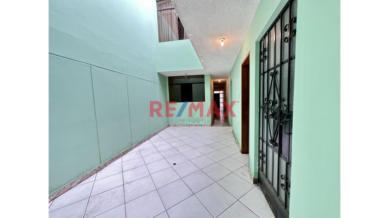 Casa de 6 dormitorios y 2 baños ubicado en San Martin De Porres Casa de 6 dormitorios y 2 baños ubicado en San Martin De Porres