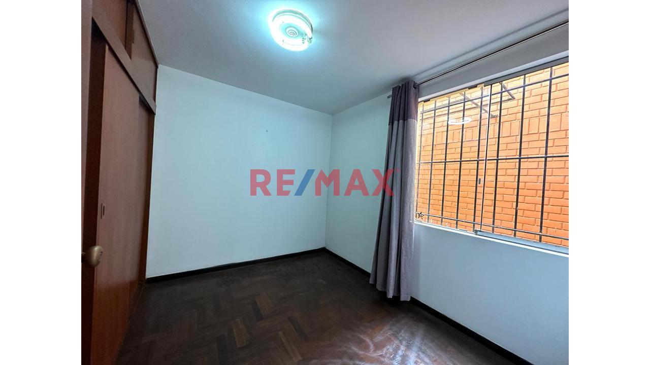 Departamento de 4 dormitorios y 2 baños ubicado en Santiago De Surco Departamento de 4 dormitorios y 2 baños ubicado en Santiago De Surco
