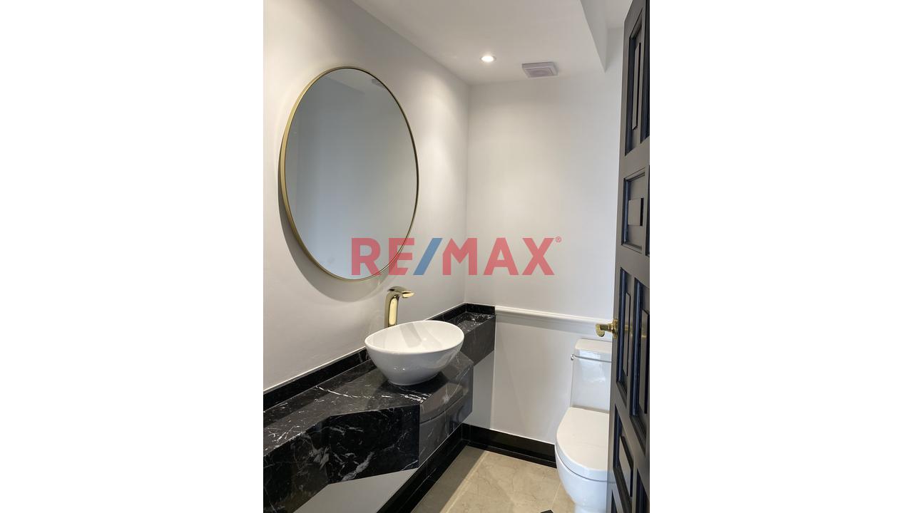 Departamento de 3 dormitorios y 3 baños ubicado en San Isidro Departamento de 3 dormitorios y 3 baños ubicado en San Isidro