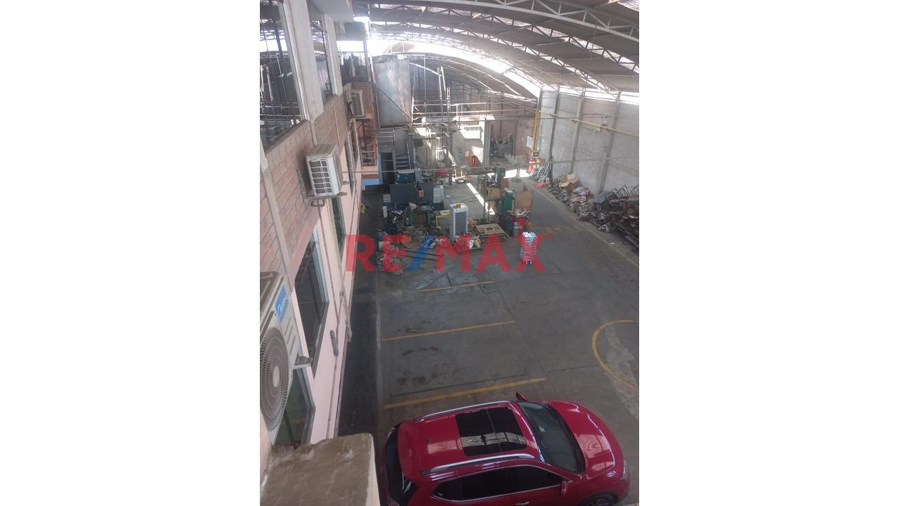 Local Industrial en Venta ubicado en Calle Los Pinos Local Industrial en Venta ubicado en Calle Los Pinos