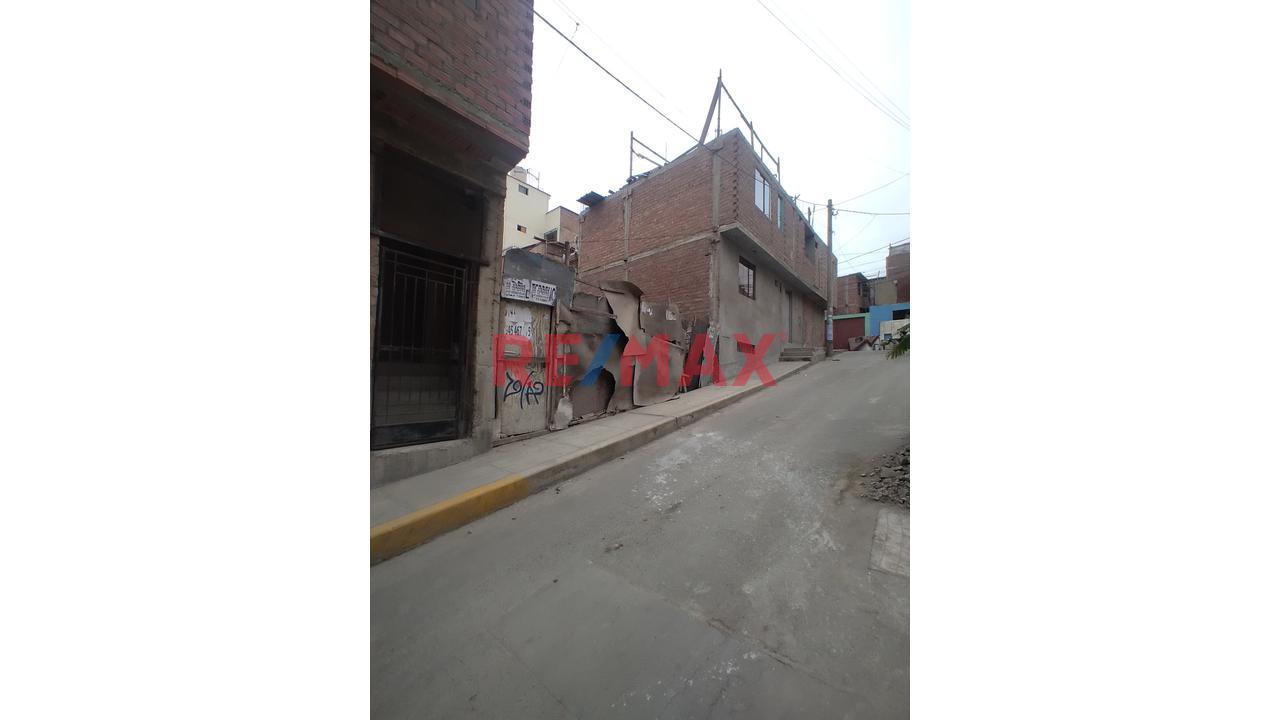 Amplio Terreno ubicado en San Juan De Miraflores Amplio Terreno ubicado en San Juan De Miraflores