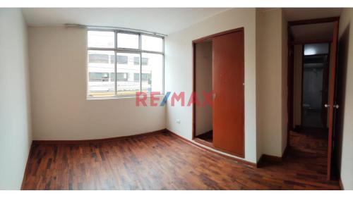 Departamento en Venta de 2 dormitorios ubicado en Cercado De Lima