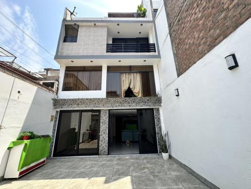 Casa en Venta ubicado en San Juan De Lurigancho a $330,000