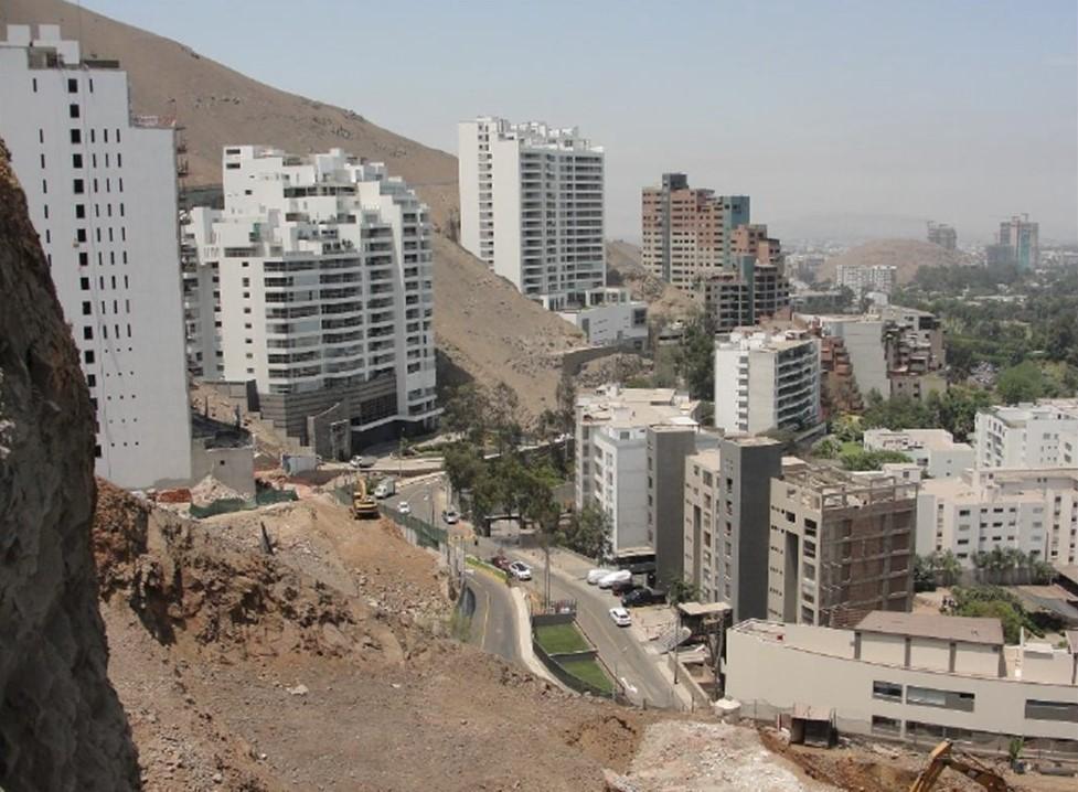 Amplio Terreno ubicado en Santiago De Surco Amplio Terreno ubicado en Santiago De Surco