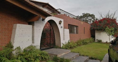 Casa de 4 dormitorios y 5 baños ubicado en Santiago De Surco