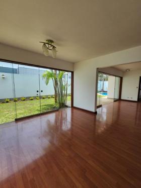Casa en Venta ubicado en La Molina a $420,000