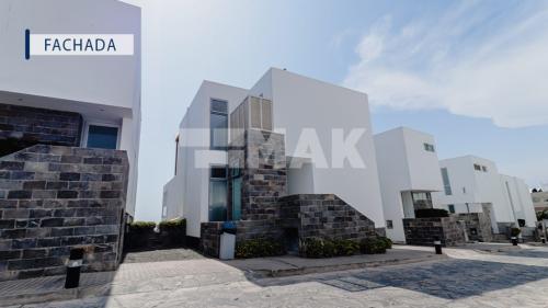 Casa de Playa en Venta ubicado en Antigua Panamericana Sur a $585,000