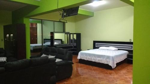 Hotel de 12 dormitorios y 14 baños ubicado en Puente Piedra