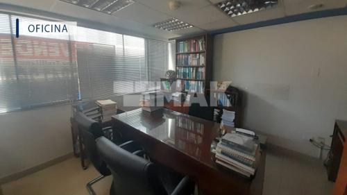 Espectacular Oficina ubicado en Cercado De Lima