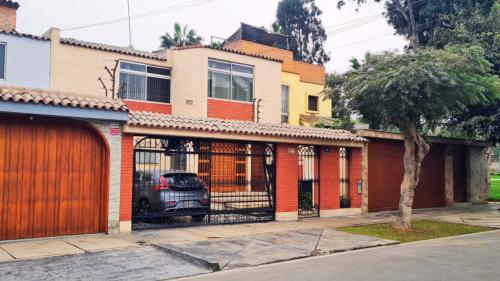 Casa en Venta ubicado en La Molina a $360,000
