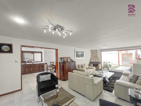 Casa en Venta ubicado en Centro Comercial Monterrico a $498,000