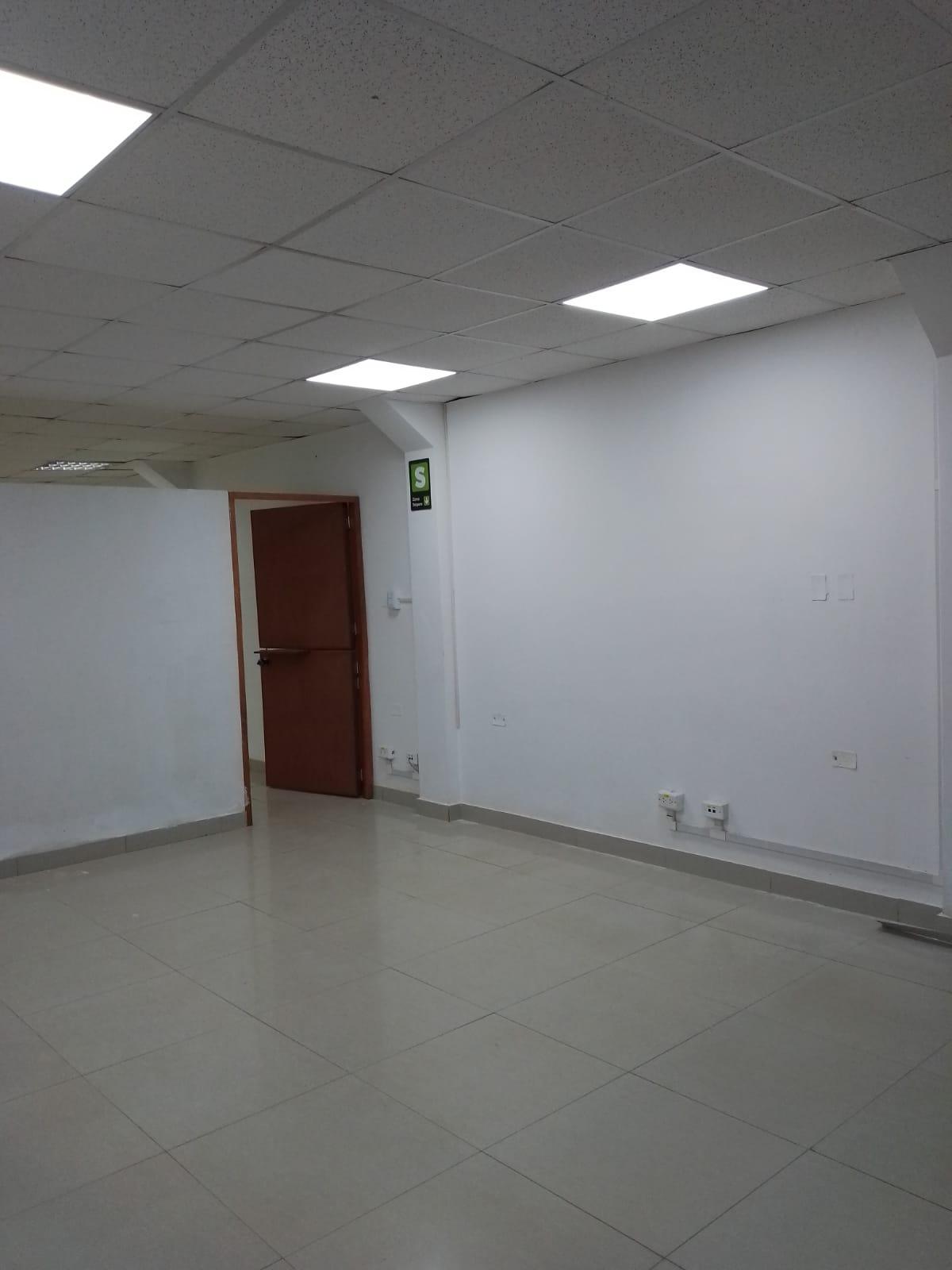Amplio Edificio ubicado en Calleria Amplio Edificio ubicado en Calleria