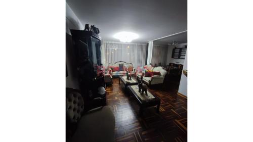 Departamento en Alquiler de 3 dormitorios ubicado en Miraflores