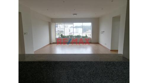 Departamento en Alquiler de 3 dormitorios ubicado en San Isidro