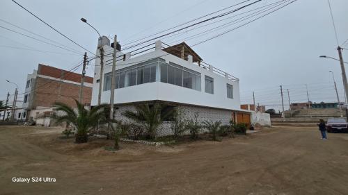 Casa de 5 dormitorios ubicado en Villa El Salvador
