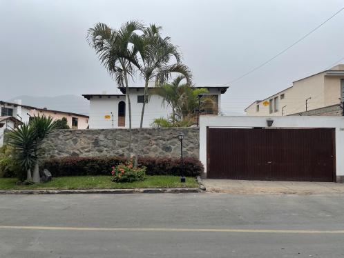 Casa en Venta ubicado en La Molina a $399,000