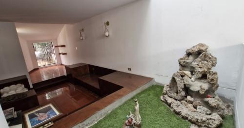 Casa de 5 dormitorios y 4 baños ubicado en Santiago De Surco