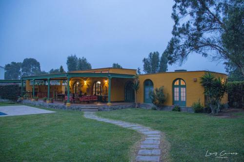Casa de Campo en Venta de 4 dormitorios ubicado en Santa Cruz De Flores