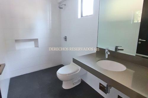 Casa de 4 dormitorios y 4 baños ubicado en La Molina