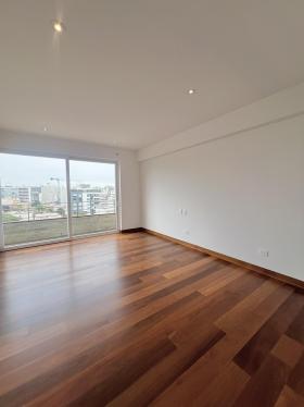 Departamento en Venta de 4 dormitorios ubicado en San Isidro