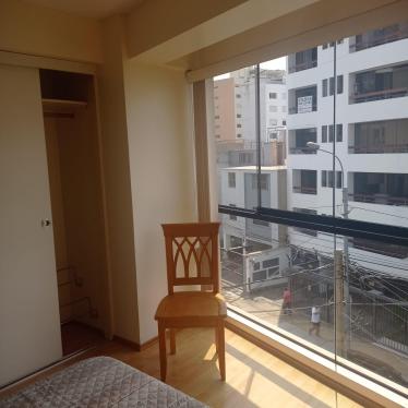 Bajo precio Departamento en Alquiler en Miraflores