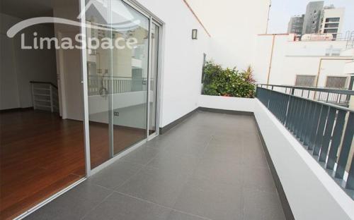 Bajo precio Departamento en Alquiler en Miraflores