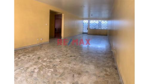 Casa de 5 dormitorios y 2 baños ubicado en San Juan De Lurigancho