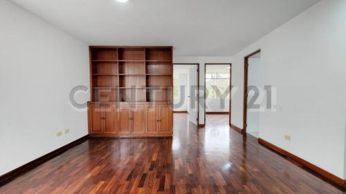 Extraordinario Departamento ubicado en Santiago De Surco