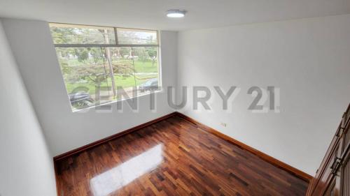 Bajo precio Departamento en Venta en Santiago De Surco