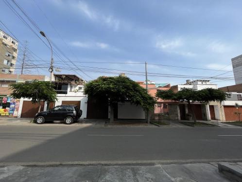 Bajo precio Casa en Venta en Surquillo