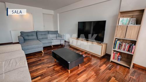 Departamento de 3 dormitorios y 3 baños ubicado en San Isidro