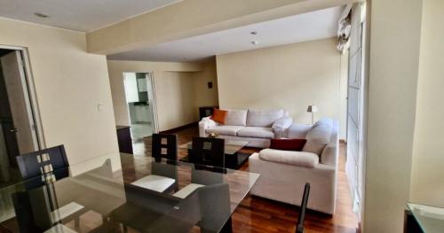 Departamento de 2 dormitorios y 2 baños ubicado en Miraflores