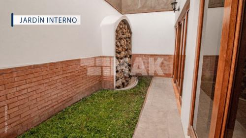 Casa de 5 dormitorios y 4 baños ubicado en Santiago De Surco