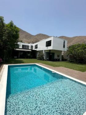 Casa en Venta ubicado en La Molina a $2,300,000