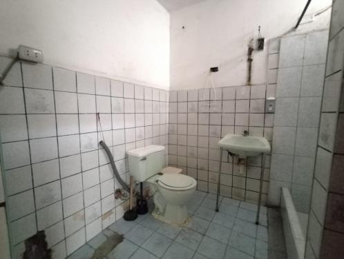 Baño de servicio