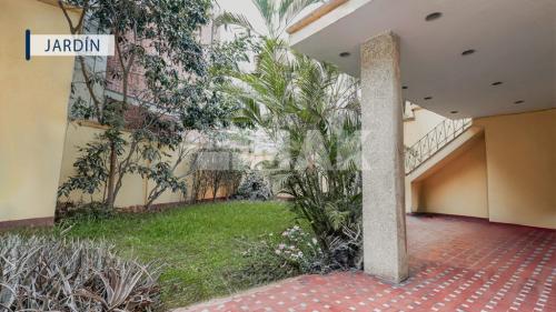 Casa en Alquiler de 4 dormitorios ubicado en Miraflores