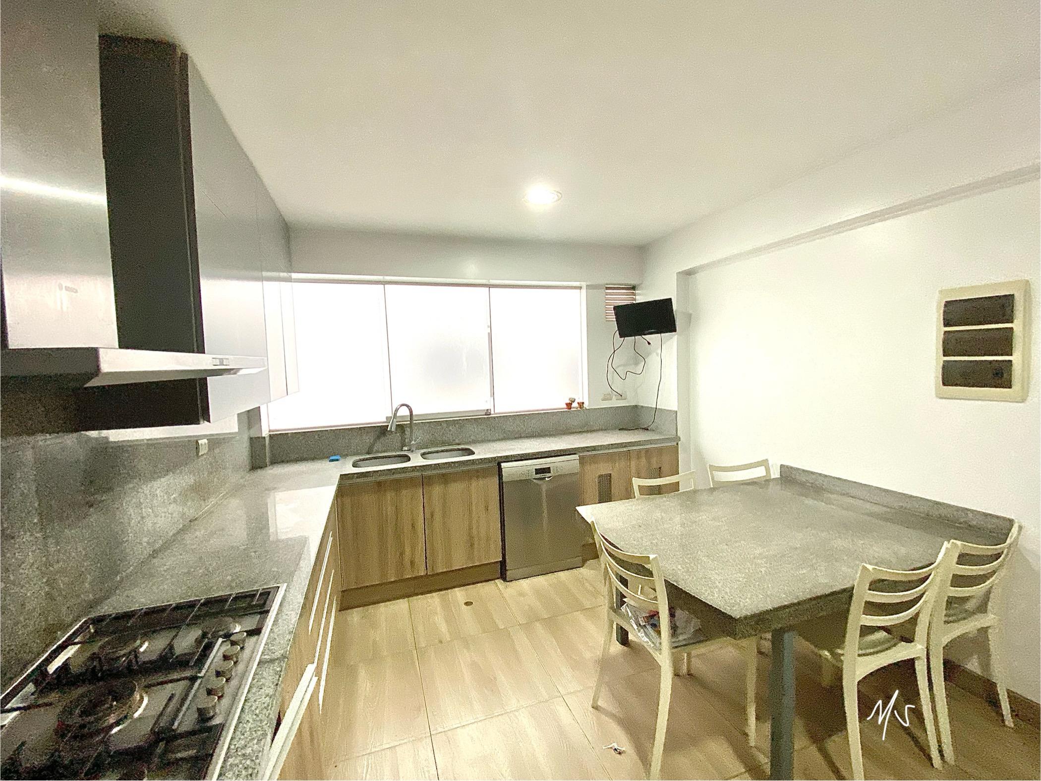 Departamento de 4 dormitorios y 3 baños ubicado en Santiago De Surco Departamento de 4 dormitorios y 3 baños ubicado en Santiago De Surco